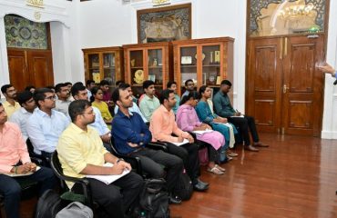 Thiru. R.N.Ravi, Hon’ble Governor of Tamil Nadu, met the bright candidates from Tamil Nadu appearing in the UPSC Personality Test-2024 and guided them for the interview, at Raj Bhavan, Chennai - 08.01.2024
