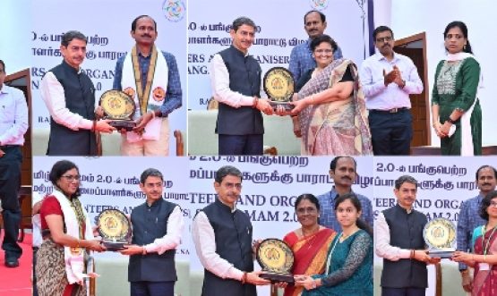 Thiru. R.N.Ravi, Hon’ble Governor of Tamil Nadu, felicitated the organizers and volunteers of Kashi Tamil Sangamam 2.0 at Bharathiar Mandapam, Raj Bhavan, Chennai - 09.01.2024