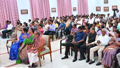Thiru. R.N.Ravi, Hon’ble Governor of Tamil Nadu, addressed the gathering and felicitated the volunteers and organizers of Kashi Tamil Sangamam 2.0 at Bharathiar Mandapam, Raj Bhavan, Chennai - 09.01.2024