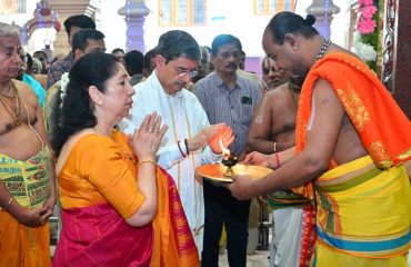 Thiru. R.N.Ravi, Hon’ble Governor of Tamil Nadu, and First Lady of Tamil Nadu Tmt. Laxmi Ravi offered prayers to Lord Anjaneyar at Anjaneyar Temple, Nanganallur and prayed for the good health,  well-being of people and the peace & prosperity of our state and our Nation on the auspicious occasion of Anjaneyar Jayanti at Chennai - 11.01.2024
