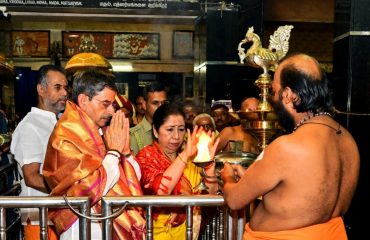 During the auspicious period of Mandal Pooja and on the eve of the holy Makara Villakku, Thiru. R.N.Ravi, Hon’ble Governor of Tamil Nadu, and First Lady of Tamil Nadu Tmt. Laxmi Ravi, prayed at the Lord Ayyappa temple, Mahalinga Puram, Chennai for the good of our brothers and sisters of Tamil Nadu and the glory of Bharath Mata - 13.01.2024