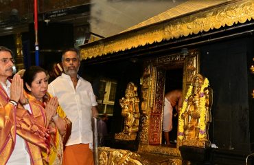 During the auspicious period of Mandal Pooja and on the eve of the holy Makara Villakku, Thiru. R.N.Ravi, Hon’ble Governor of Tamil Nadu, and First Lady of Tamil Nadu Tmt. Laxmi Ravi, prayed at the Lord Ayyappa temple, Mahalinga Puram, Chennai for the good of our brothers and sisters of Tamil Nadu and the glory of Bharath Mata - 13.01.2024