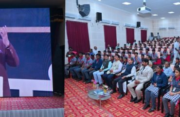Thiru.R.N. Ravi, Hon'ble Governor of Tamil Nadu, along with the students and Exam Warriors joined the live streaming of the 7th edition of Hon'ble Prime Minister's Pariksha Pe Charcha-2024.He distributed copies of 