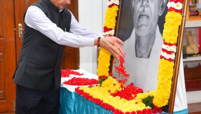 Thiru.R.N.Ravi, Hon’ble Governor of Tamil Nadu, paid floral tributes to portrait of Omandur Ramaswamy Reddiyar, the great freedom fighter, visionary leader, crusader of social justice, whose contribution towards the upliftment of marginalized sections is an inspiration and a guiding force for all , on his birth anniversary at Raj Bhavan, Chennai - 01.02.2024