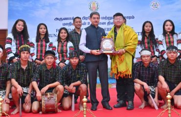 Thiru.R.N.Ravi, Hon'ble Governor of Tamil Nadu, felicitated the performers of cultural programmes at the celebration of Foundation Day of Arunachal Pradesh and Mizoram states, at Raj Bhavan, Chennai - 23.02.2024.