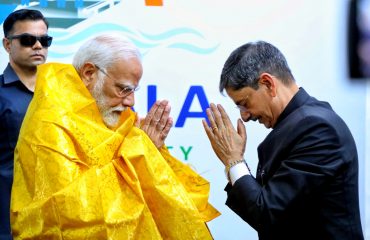 Thiru.Narendra Modi, Hon’ble Prime Minister of India, was warmly welcomed by Thiru.R.N.Ravi, Hon’ble Governor of Tamil Nadu, at VOC Port Authority Helipad, Thoothukudi - 28.02.2024.