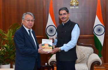 Thiru.TAGA Masayuki, the Consul General of Japan in Chennai, called on Thiru. R.N. Ravi, Hon’ble Governor of Tamil Nadu, at Raj Bhavan, Chennai, on 21, March 2024. Hon’ble Governor presented English translation of Tirukkural to Consul General of Japan