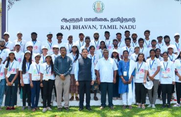 Ambassadors of Yuva Sangam from Tamil Nadu met Thiru.R.N.Ravi, Hon’ble Governor of Tamil Nadu and shared their enriching experiences during their tours to various parts of India at Raj Bhavan, Chennai- 05.04.2024. Governor emphasized the importance of fostering a spirit of our cultural oneness as essential for building the nation with pride in heritage and distributed books on Kasi Tamil Sangamam and Saurashtra Tamil Sangamam and two books written by Dr.ML.Raja titled “Culture of Bharat as Detailed in Ancient Tamil Literature” and “Culture of Bharat as detailed in Tamil Inscriptions“.