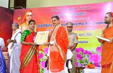 Thiru. R.N.Ravi, Hon’ble Governor of Tamil Nadu, participated at ‘Shankara Vijayam Festival’ to mark Suvarna Bharathi Golden Jubilee year of Sannyasa Ashrama Jagadguru Sri Bharathi Theertha Mahaswamin and presented ‘Vidya Bharathi Puraskar’ awards, at Sri Anantha Padmanabha Swamy Temple Kalyana Mandapam, Adyar, Chennai - 13.04.2024.