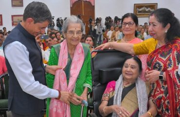 Thiru.R.N.Ravi, Hon’ble Governor of Tamil Nadu felicitated Tmt. Hemalatha Ben Shah, 95 years old, of Gujarat Association for her commendable service to the society at Gujarat State Foundation Day Celebration organized at Raj Bhavan, Chennai - 01.05.2024.
