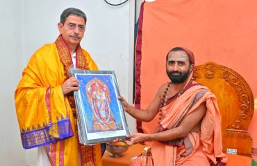 Thiru.R.N.Ravi, Hon'ble Governor of Tamil Nadu, warmly greeted Sri Abhinava Shankara Bharati Mahaswami, the 72nd Peethadhipati of Dakshinamnaya Sri Sharada Peeth, Kudali Sringeri Maha Samsthanam, during his visit to Chennai as part of the Vijaya Yatra at Chennai on 10.05.2024.