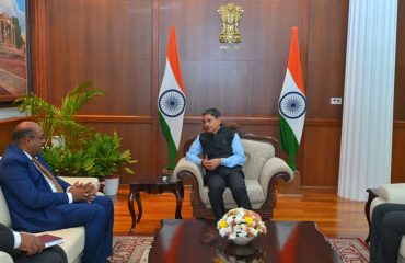 Thiru.Saravana Kumar Kumaravasagam, Malaysia Consul General in Chennai, and his colleagues called on Thiru.R.N.Ravi, Hon’ble Governor of Tamil Nadu at Raj Bhavan, Chennai on 13.06.2024. The Governor presented them with a copy of the Tirukkural, and they discussed issues of mutual national interest