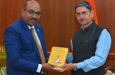Thiru.Saravana Kumar Kumaravasagam, Malaysia Consul General in Chennai, and his colleagues called on Thiru.R.N.Ravi, Hon’ble Governor of Tamil Nadu at Raj Bhavan, Chennai - 13.06.2024. The Governor presented them with a copy of the Tirukkural, and they discussed issues of mutual national interest