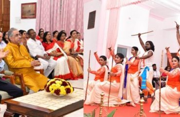 In a function celebrating West Bengal State Foundation Day, Raj Bhavan, Tamil Nadu, Hon'ble Governor of Tamil Nadu, Thiru R.N. Ravi, along with the invitees, witnessed the splendid cultural performance by the artisits on “Agnishopothe Rabindranath“ based on patriotic songs by Rabindranath Tagore & song on Women's Empowerment, based on the concept of “Viksit Bharat“. The Governor also felicitated the performing artists on 21.06.2024