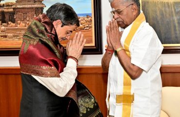 Thiru La Ganesan, Hon'ble Governor of Nagaland, paid a courtesy call to Hon'ble Governor of Tamil Nadu, Thiru R. N. Ravi at Raj Bhavan, Chennai - 07.02.2024.