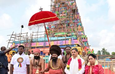 Thiru. R.N.Ravi, Hon'ble Governor of Tamil Nadu and First Lady of Tamil Nadu, Tmt.Laxmi Ravi, along with Guru Maha Sannidhanam of Dharmapuram Adheenam & other Adheenams and countless devotees participated in the Maha Kumbabhishekam of Sri Kampagareshwara Swamy Temple and prayed for the good health, well-being and prosperity for all, at Kumbakkonam on 02.02.2024.