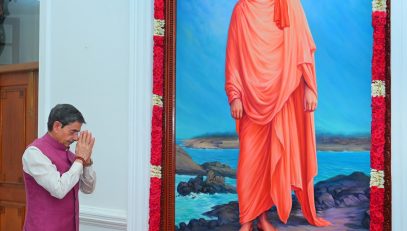 Thiru. R.N. Ravi, Hon'ble Governor of Tamil Nadu, paid floral tribute to portrait of Swami Vivekananda on the anniversary of his Samadhi Day at Raj Bhavan, Chennai - 04.07.2024.