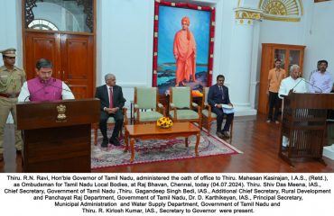 HON’BLE GOVERNOR, THIRU. R.N. RAVI, ADMINISTERED THE OATH OF OFFICE TO THIRU. MAHESAN KASIRAJAN, I.A.S.,(RETD.), AS OMBUDSMAN FOR TN LOCAL BODIES - 04.07.2024