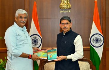 Thiru. Gajendra Singh Shekhawat, Hon’ble Minister of Culture and Tourism, Government of India, called on Thiru. R.N. Ravi, Hon’ble Governor of Tamil Nadu, at Raj Bhavan, Chennai on 12.07.2024.