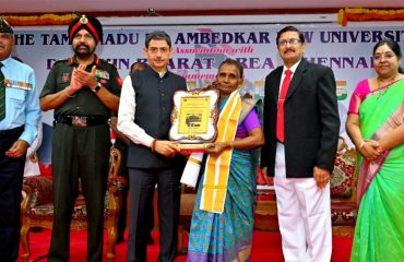 Thiru. R.N. Ravi, Hon’ble Governor of Tamil Nadu, honoured the Veer Naris at the Commemoration of ‘Kargil Vijay Diwas’ held at The Tamil Nadu Dr. Ambedkar Law University, Perungudi Campus, Chennai on 26.07.2024.