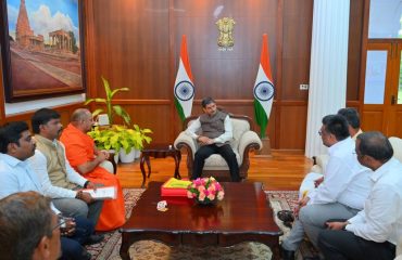 Members of All India Weavers Welfare Association called on Thiru.R.N.Ravi, Hon'ble Governor of Tamil Nadu at Raj Bhavan, Chennai - 07.08.2024.