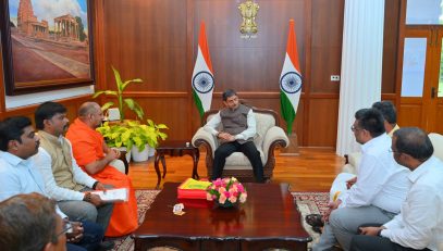 Members of All India Weavers Welfare Association called on Thiru.R.N.Ravi, Hon'ble Governor of Tamil Nadu at Raj Bhavan, Chennai - 07.08.2024.