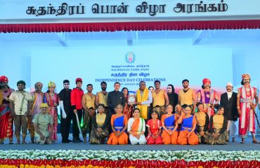 Thiru.R.N.Ravi, Hon’ble Governor of Tamil Nadu, Tmt. Laxmi Ravi, First Lady of Tamil Nadu, felicitated the cultural artists at ,“At Home” function Raj Bhavan, Chennai - 15.08.2024.