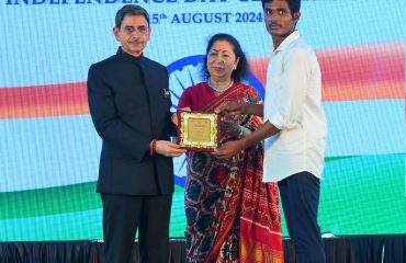 Thiru.R.N.Ravi, Hon’ble Governor of Tamil Nadu, Tmt. Laxmi Ravi, First Lady of Tamil Nadu, distributed prizes to the winners of ‘Freedom Run Marathon’ during “At Home” function held at Raj Bhavan, Chennai - 15.08.2024.