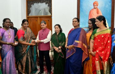 Members of Brahma Kumaris, Transgender Resource Centre, Mangayar Mangalam and Raj Bhavan Self Help Group tied Rakhi to Thiru.R.N.Ravi, Hon’ble Governor of Tamil Nadu and Tmt. Laxmi Ravi, Lady Governor, on the auspicious occasion of Raksha Bandhan, at Raj Bhavan, Chennai on 19.08.2024.
