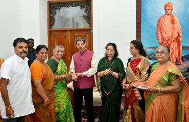 Members of Brahma Kumaris, Transgender Resource Centre, Mangayar Mangalam and Raj Bhavan Self Help Group tied Rakhi to Thiru.R.N.Ravi, Hon’ble Governor of Tamil Nadu and Tmt. Laxmi Ravi, Lady Governor, on the auspicious occasion of Raksha Bandhan, at Raj Bhavan, Chennai on 19.08.2024.