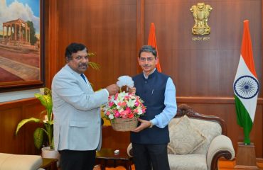 Thiru. N.Muruganandam, IAS., new Chief secretary of Government of Tamil Nadu, called on Thiru.R.N.Ravi, Hon’ble Governor of Tamil Nadu, at Raj Bhavan, Chennai on 22.08.2024.