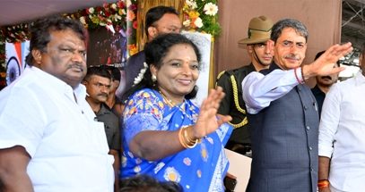 Thiru. Narendra Modi, Hon’ble Prime Minister of India, flagged off new Vande Bharat trains running between Chennai - Nagercoil and Madurai - Bengaluru. Thiru. R.N. Ravi, Hon'ble Governor of Tamil Nadu, Dr.L.Murugan, Hon’ble Minister of State for Ministry of Information & Broadcasting and Ministry of Parliamentary Affairs Government of India, Thiru.S.S.Sivasankar Hon’ble Minister for Transport, Government of Tamil Nadu and other dignitaries participated in the programme through video conferencing at Puratchi Thalaivar Dr. M.G. Ramachandran Central Railway Station , Chennai on 31.08.2024.