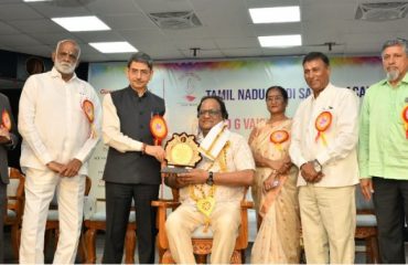 Thiru. R.N. Ravi, Hon'ble Governor of Tamil Nadu, presented the Jeevanoplabdhi Awards at the one day National Hindi Seminar and Awards Ceremony held at D.G. Vaishnav college, Chennai - 03.09.2024.