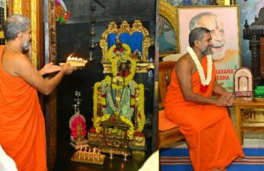 Thiru.R.N.Ravi, Hon’ble Governor of Tamil Nadu, met His Holiness, Poojya Sri Vishwa Prasanna Theertha Swamiji, seer of Udipi Sri Pejawar Mutt who is undertaking his Chaturmasya Vratha in Sri Raghavendra Swamy Mutt T. Nagar, Chennai - 13.09.2024.