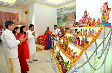 Thiru.R.N.Ravi, Hon’ble Governor of Tamil Nadu and Tmt.Laxmi Ravi, First Lady of Tamil Nadu, performed Navaratri Puja and inaugurated 10 day long Navaratri Kolu celebration at Raj Bhavan, Chennai - 03.10.2024.