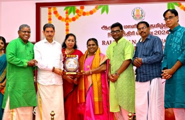 Thiru.R.N.Ravi, Hon’ble Governor of Tamil Nadu and Tmt.Laxmi Ravi, First Lady of Tamil Nadu, performed Navaratri Puja, inaugurated 10 day long Navaratri Kolu celebration and felicitated Kalaimamani Tmt. Bharathi Thirumagan & troupe for their Villuppattu performance, at Raj Bhavan, Chennai - 03.10.2024.