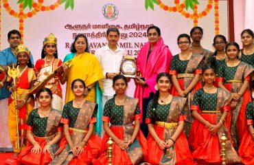 Thiru.R.N.Ravi, Hon'ble Governor of Tamil Nadu and Tmt.Laxmi Ravi, felicitated students of Bridge Academy for their Kathakalakshepam performance,at Raj Bhavan, Chennai on 04.10.2024. outstanding Dance Drama on Mahishaasur Mardini by members of Bengal Association and Bhajans performance by students of Sri K.C Toshniwal vivekananda Vidyalaya on the second day of Kolu also attracted the audience.
