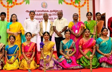 Thiru.R.N.Ravi, Hon'ble Governor of Tamil Nadu and Tmt.Laxmi Ravi, felicitated students of Sri K.C Toshniwal vivekananda Vidyalaya for their Bhajans performance,at Raj Bhavan, Chennai on 04.10.2024. outstanding Dance Drama on Mahishaasur Mardini by members of Bengal Association and and Kathakalakshepam performance by students of Bridge Academy on the second day of Kolu also attracted the audience.