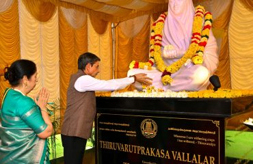 Thiru.R.N.Ravi, Hon'ble Governor of Tamil Nadu paid floral tribute to the Statue of Thiruvarutprakasa Vallalar on the occasion of his birth anniversary at Raj Bhavan, Chennai on 05.10.2024. Tmt.Laxmi Ravi, First Lady of Tamil Nadu and dignitaries across the world were present.
