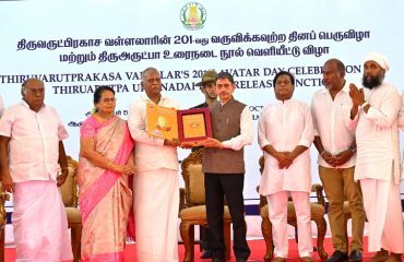 Thiru.R.N.Ravi, Hon'ble Governor of Tamil Nadu released the book 'Thiruarutpa Urainadai' at Thiruvarutprakasa Vallalar's 201st Avatar Day Celebration and Thiruarutpa Urainadai book release function held at Raj Bhavan, Chennai - 05.10.2024.