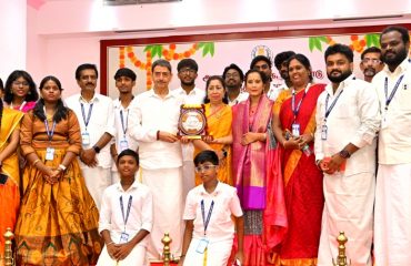 Thiru.R.N.Ravi, Hon’ble Governor of Tamil Nadu and Tmt.Laxmi Ravi, First Lady of Tamil Nadu, felicitated performers of PSNA Emphatic Fine Arts for their Songs on Navarathiri on the sixth day of Golu, at Raj Bhavan, Chennai on 08.10.2024. “Amma Anandadaayini” a musical offering on Godess Durga by Kalaimamani S. J. Jananiy & Team also attracted the audience and students from Velammal bodhi campus, kolapakkam.