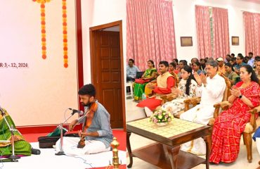 Thiru.R.N.Ravi, Hon’ble Governor of Tamil Nadu and Tmt.Laxmi Ravi, First Lady of Tamil Nadu, witnessed the devotional songs performance by Tmt. Shruti.S. Bhat and her team on the seventh day of Golu at Raj Bhavan, Chennai on 09.10.2024. Tridevi Sthuthi - Dance performance by Ms. Jaiwanthi also attracted the audience.