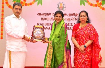 Thiru.R.N.Ravi, Hon’ble Governor of Tamil Nadu and Tmt.Laxmi Ravi, First Lady of Tamil Nadu felicitated Tmt. Shruti. S. Bhat and her team for their Devotional songs performance at Raj Bhavan, Chennai - 09.10.2024. Tridevi Sthuthi - Dance performance by Ms. Jaiwanthi also attracted the audience.