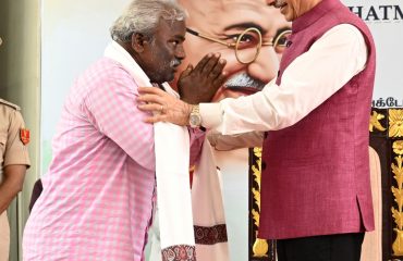 Thiru. R.N.Ravi, Hon'ble Governor of Tamil Nadu, felicitated sanitary workers of Gandhi Mandapam, on the occasion of Gandhi Jayanthi Celebrations, held at Gandhi Mandapam, Guindy, Chennai - 02.10.2024.
