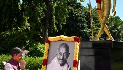 Thiru. R.N.Ravi, Hon'ble Governor of Tamil Nadu, paid floral tribute to the Portrait of Mahatma Gandhi on the occasion of Gandhi Jayanthi at Raj Bhavan, Chennai - 02.10.2024.