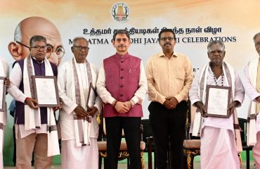 Thiru. R.N.Ravi, Hon'ble Governor of Tamil Nadu, felicitated 07 Gandhians for their distinguished service to the society, on the occasion of Gandhi Jayanthi Celebrations, held at Gandhi Mandapam, Guindy, Chennai - 02.10.2024.