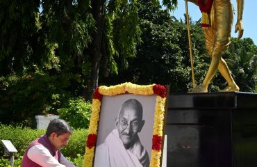 Thiru. R.N.Ravi, Hon'ble Governor of Tamil Nadu, paid floral tribute to the Portrait of Mahatma Gandhi on the occasion of Gandhi Jayanthi at Raj Bhavan, Chennai - 02.10.2024.