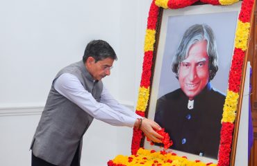 Thiru. R.N.Ravi, Hon’ble Governor of Tamil Nadu, paid floral tribute to the portrait of Dr. A.P.J. Abdul Kalam, former President of India on the occasion of his birth anniversary at Raj Bhavan, Chennai - 15.10.2024.