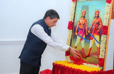 Thiru. R.N. Ravi, Hon’ble Governor of Tamil Nadu, paid floral tributes to the portrait of Freedom fighters Marudhu Brothers on their Martyrdom Day at Raj Bhavan, Chennai - 24.10.2024.