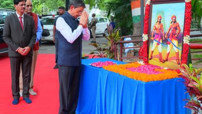 Thiru. R.N. Ravi, Hon’ble Governor of Tamil Nadu, paid floral tributes to the portrait of Freedom fighters Marudhu Brothers on their Martyrdom Day at The Tamil Nadu Dr.M.G.R. Medical University, Chennai - 24.10.2024.